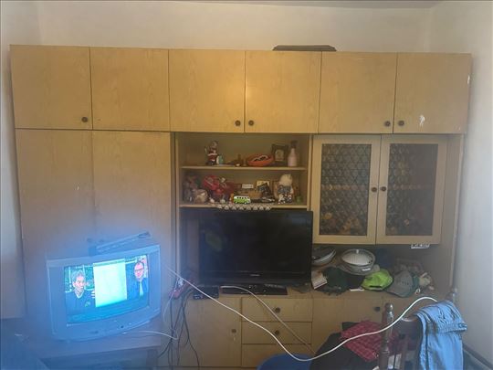 Regal od punog drveta