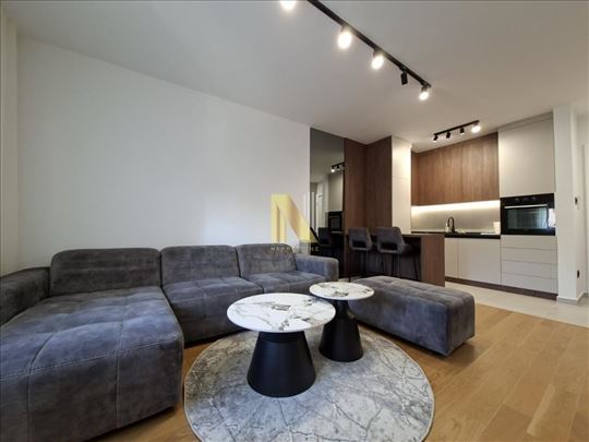 Heroja Pinkija - nov stan u modernoj zgradi