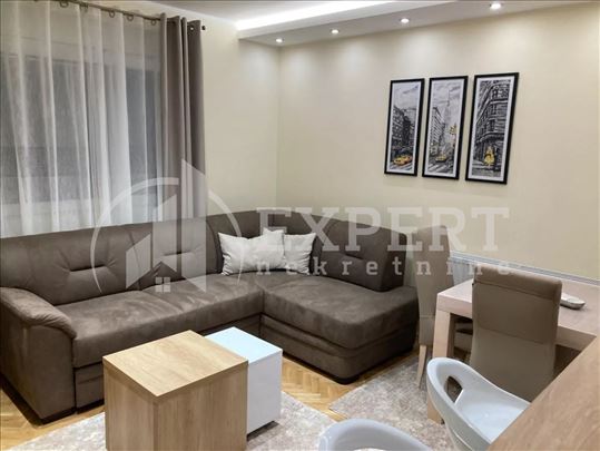 Izdaje se nov lux dvoiposoban stan u Katićevoj uli