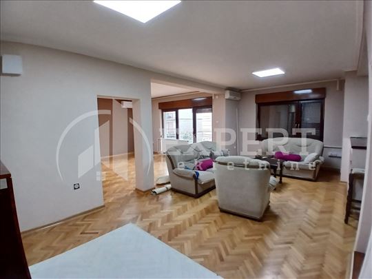 Izdaje se stan u kući u Durlanu isključivo za pra