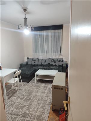 Izdajem garsonjeru u Žarkovu, Veljka Petrovića