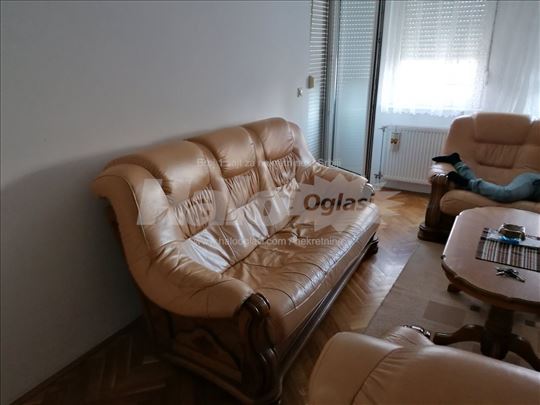 Izdajem namesten stan na Grbavici