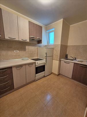 Lava Tolstoja 3.0 namešten, parking