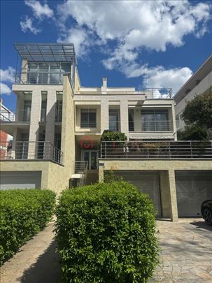 Luxury Home with Garden, Separate Office and Garag