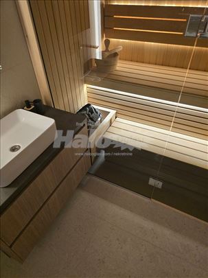 Neuseljavan stilizovan stan sa saunom-Hram