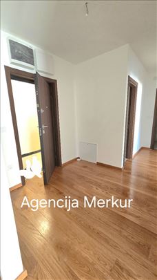 Nov polunamešten stan sa garažnim mestom