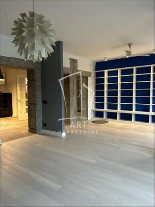 Odličan luks salonac, retko u ponudi ID#13484