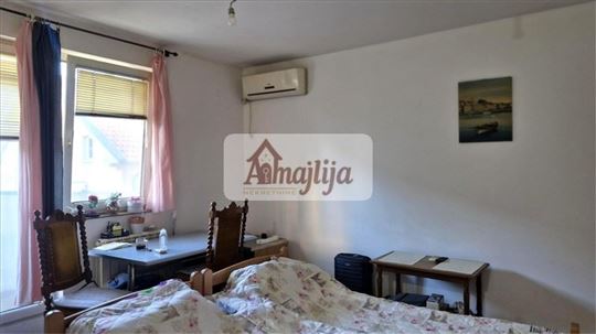 Prodaja, garsonjera, Zvezdarska šuma