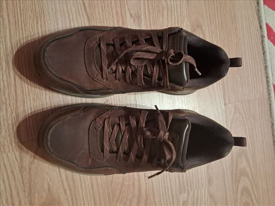 Prodajem patike SKECHERS waterproof 42