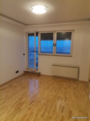 Zemun Ugrinovačka 32(50) renoviran, adaptiran 