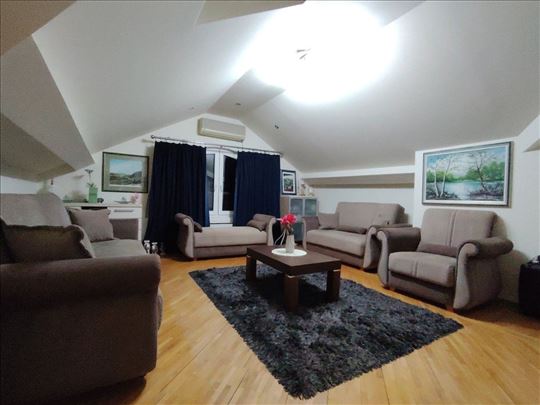 Bele vode, dvosoban stan kod škole