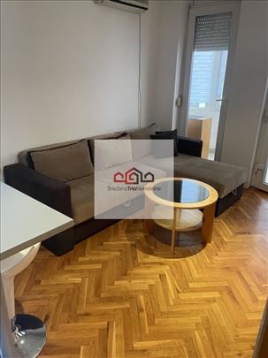 Centar Jednoiposoban Stan 320 Eura