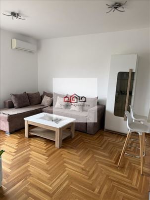 Nova Detelinara Jednoiposoban Stan 450 Eura