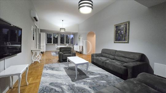 Petosoban duplex stan na Dedinju sa terasom i park