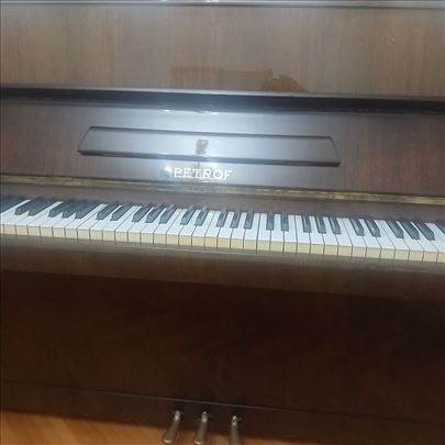 Prodajem pijanino PETROF