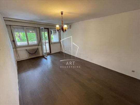 Renoviran 3.0  polunamešten stan ID#13499