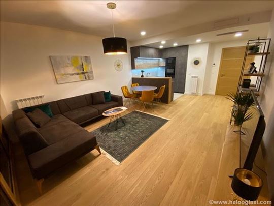 Retko u ponudi - 2.0 - garaza - Skyline