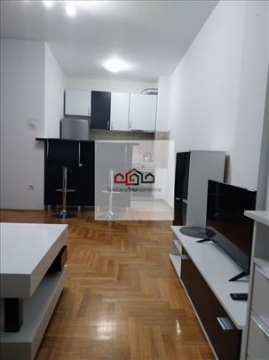 Somborski Bulevar Dvosoban Stan 450 Eura