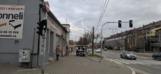 Stara Bežanija, prostran lokal 105 m², sa izlogom 