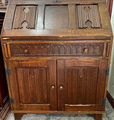 Stilska komoda sekretar