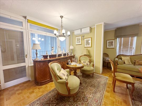 Uknjižen, odmah useljiv, 4 spavaće sobe