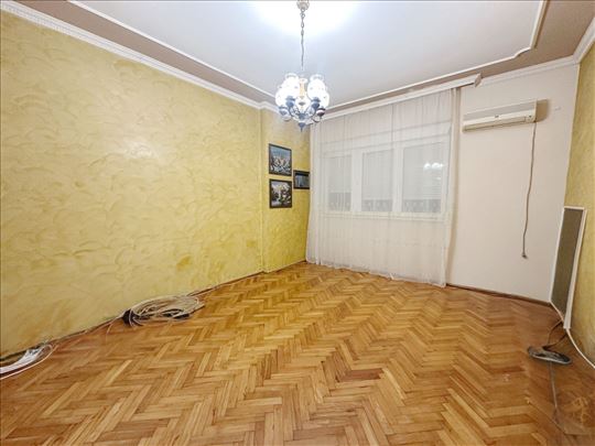 Uknjižen, odmah useljiv