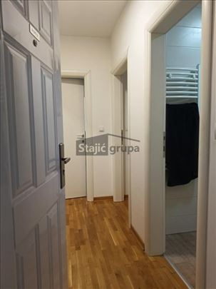 Uknjižen, sa parking mestom