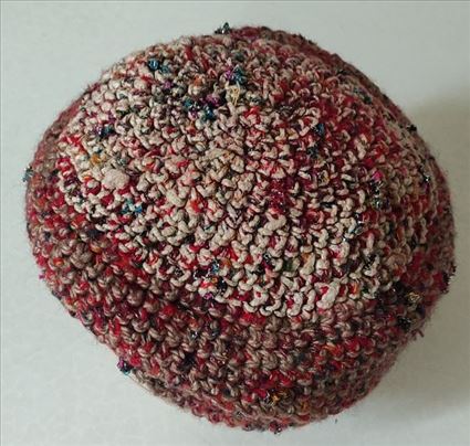 UNIKATNA RUČNO PLETENA KAPA – Toplina sa stilom!  