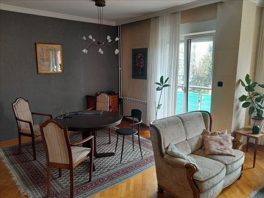 HIT ponuda! Prelep stan na Vračaru sa garažom!