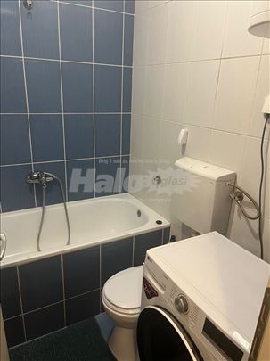 Izdavanje 1.5 sobnog stana kod Sajma u N. Sadu