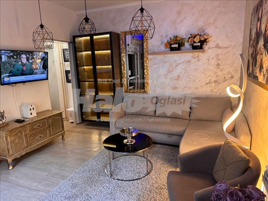 Lux garsonjera vracar krunski venac