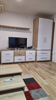 Namestena garsonjera u mirnom delu grada