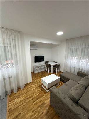 Nov kompletno opremljen jednosoban stan Mirijevo