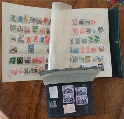 Dva albuma sa poštanskim markama