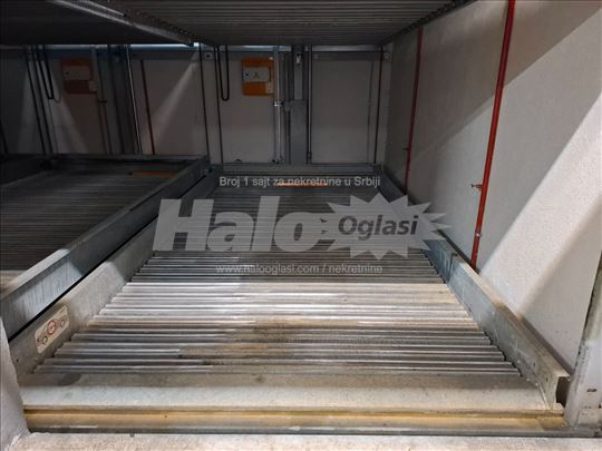 Garažno mesto, Vukov spomenik