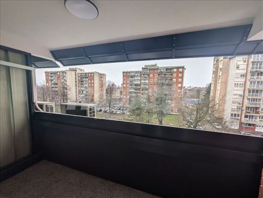 Izdajem trosoban stan u Kraljevu 