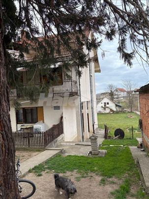 Kuca 195m2, 11ari placa, Barič