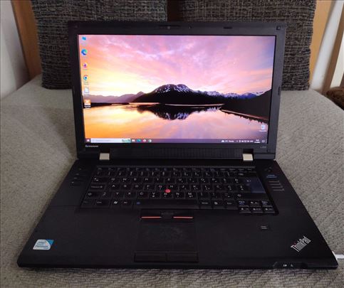 Lenovo ThinkPad - 15.6" / 8 GB RAM / 120 GB SSD 