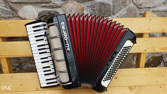 MELODIJA VIOLETA NOVA 80 basova 5+2 registra crna,