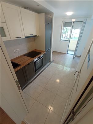 NOV,polunamešten,mali troškovi 