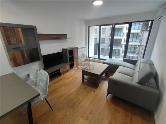 Nov, potpuno opremljen trosoban stan ID#8849