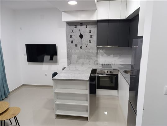 Nov stan u užem centru grada! Odmah useljiv!