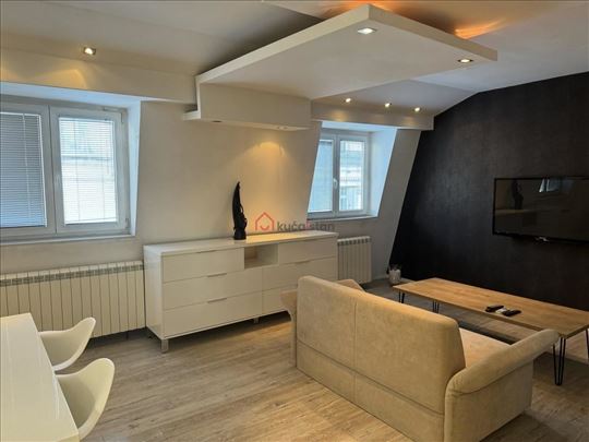 Nušićeva. Dvostrano orijentisan. Renoviran. Parkin