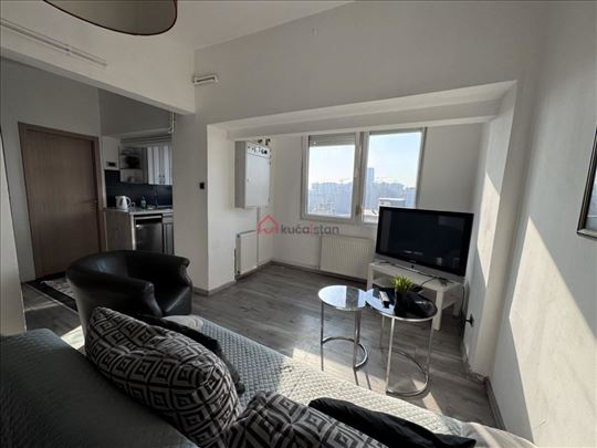 Svetao. Dvostran + Parking i Terasa od 19m2