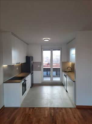 Trosoban nov stan B.P.Pavla 90m2- sa parkingom