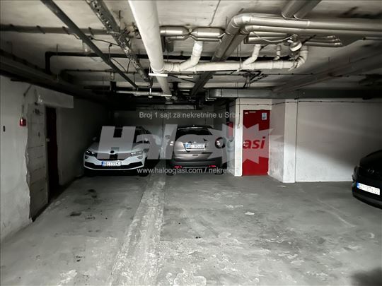 Uknjiženo garažno mesto, Donji Dorćol