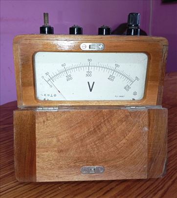 VOLTMETAR iz 50 ih, u drvenoj kutiji