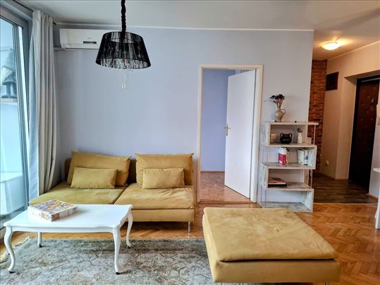 Zvezdara Đurićeva renoviran 3-soban stan uknjižen