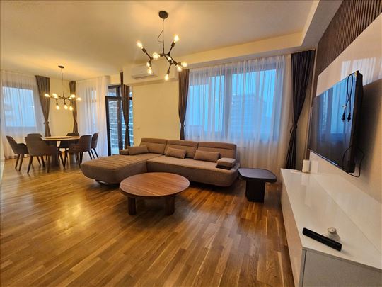 Beograd na vodi kompletno renoviran stan