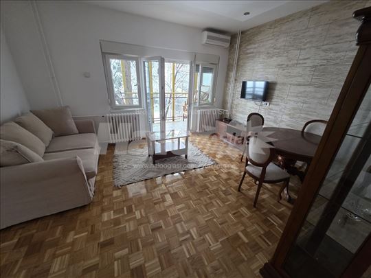 Blok 45 Novi Beograd, odlična lokacija, namesten